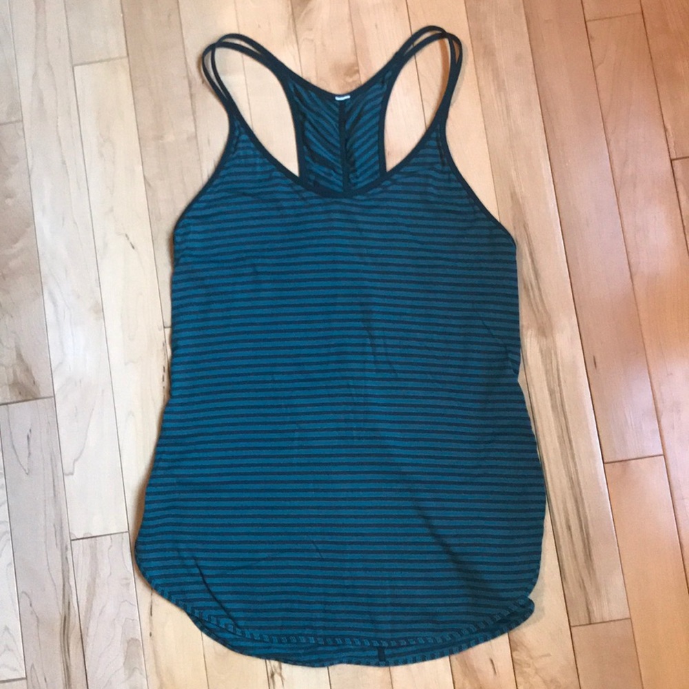 NWOT 🍋 lululemon lightweight top